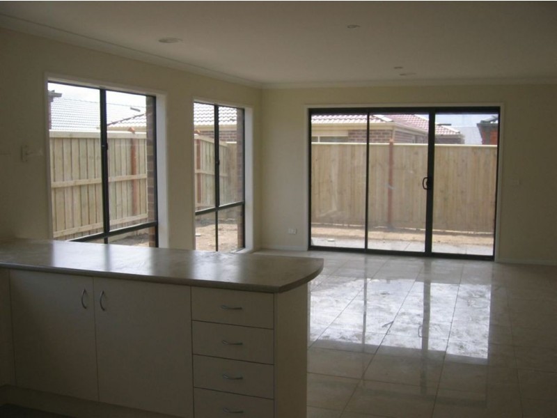 8 Boland Drive, Lyndhurst VIC 3975