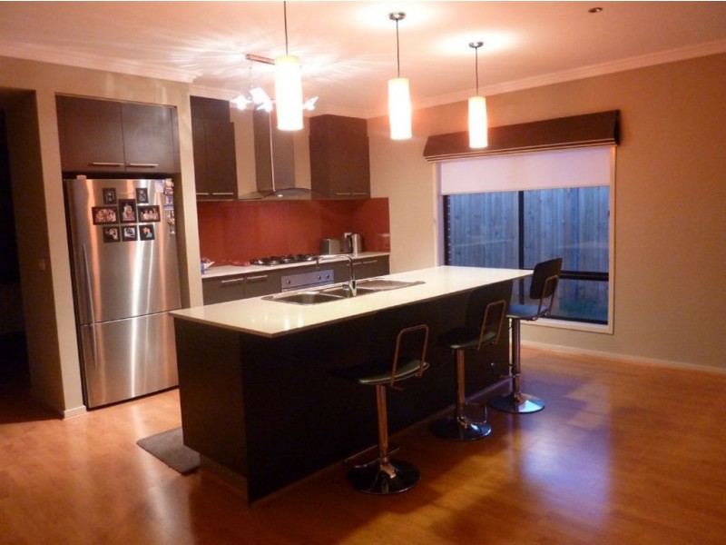 27 Locky Grove, Lyndhurst VIC 3975