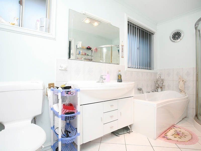 2 Hallam Road, Hampton Park VIC 3976