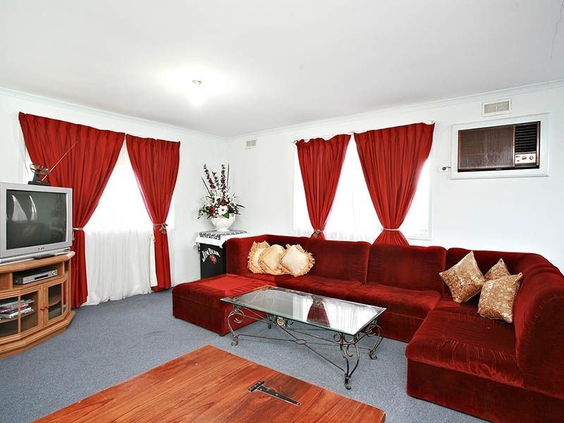 2 Hallam Road, Hampton Park VIC 3976