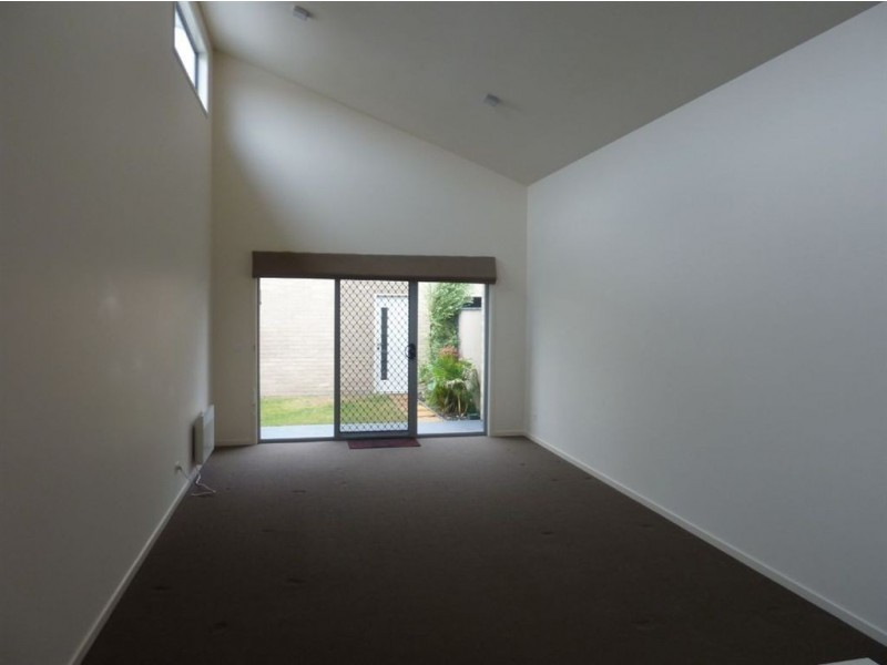 182a Paterson Drive, Lynbrook VIC 3975