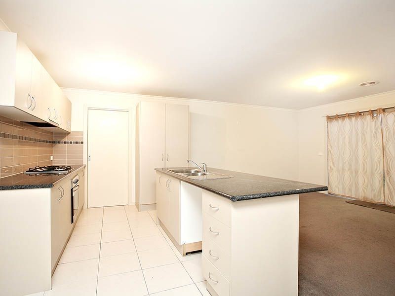 8 Desert Rose Court, Cranbourne VIC 3977