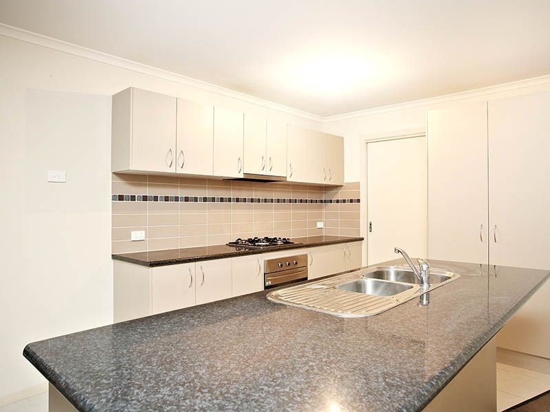 8 Desert Rose Court, Cranbourne VIC 3977