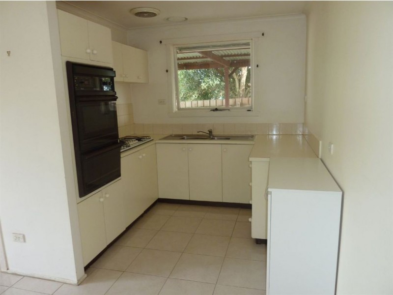 65 Oaktree Drive, Hampton Park VIC 3976