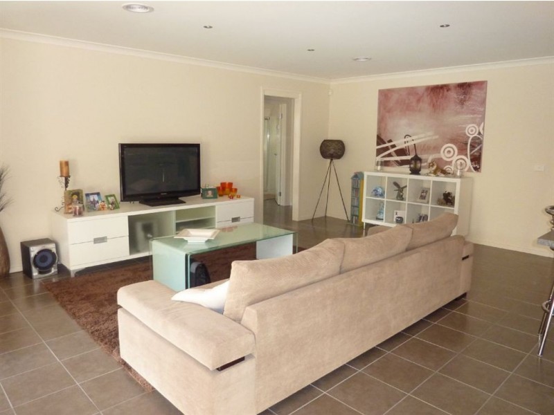 16 Wattle Valley Close, Lyndhurst VIC 3975