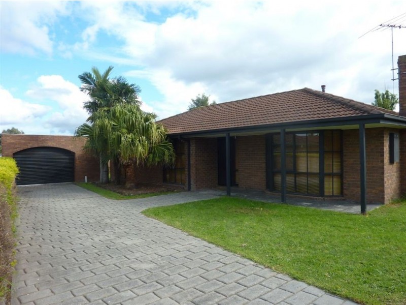 11 Sarah Place, Hampton Park VIC 3976