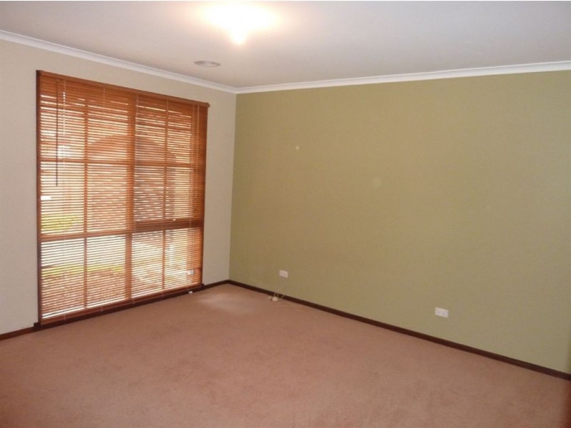 11 Sarah Place, Hampton Park VIC 3976