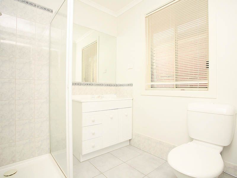 28 Hasluck Crescent, Lynbrook VIC 3975