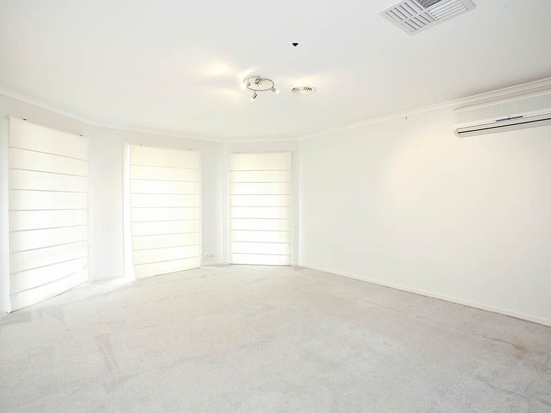 28 Hasluck Crescent, Lynbrook VIC 3975