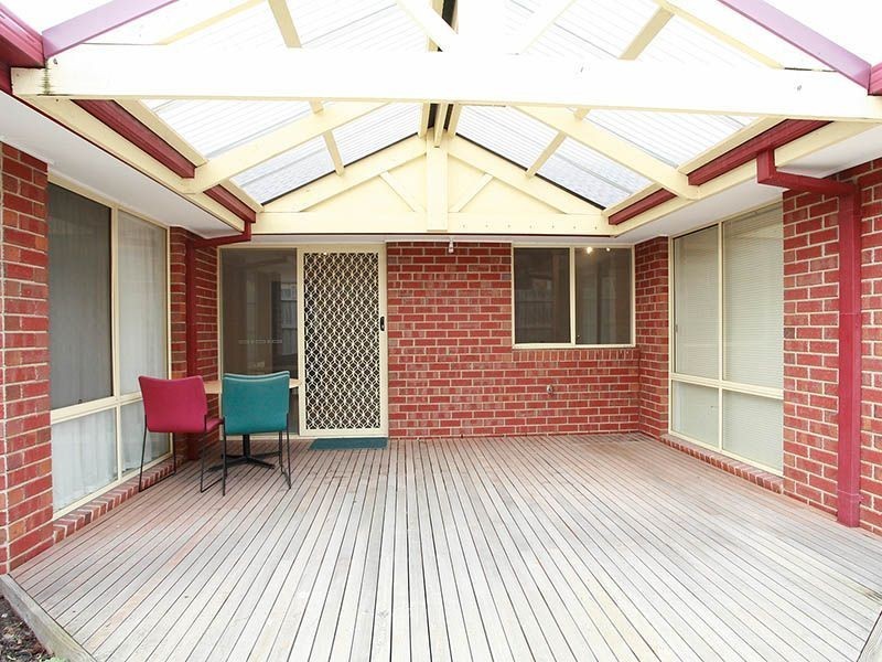 28 Hasluck Crescent, Lynbrook VIC 3975