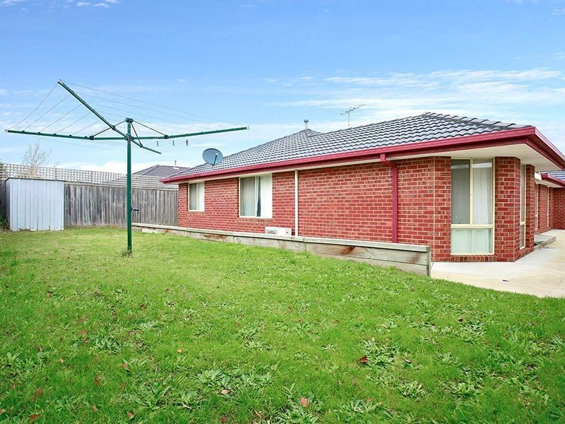 28 Hasluck Crescent, Lynbrook VIC 3975