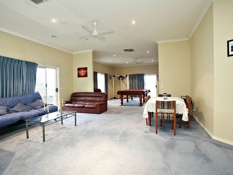 1 Blackwood Drive, Hampton Park VIC 3976