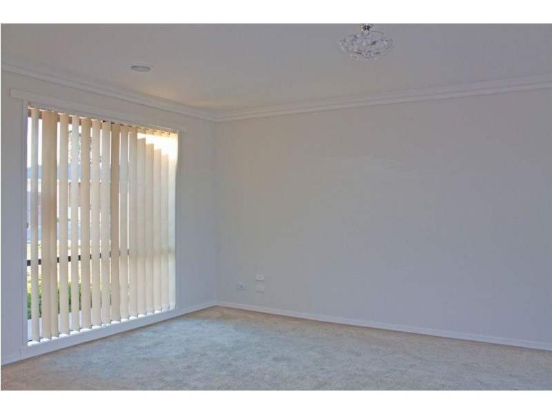 9 Tarragon Court, Lynbrook VIC 3975