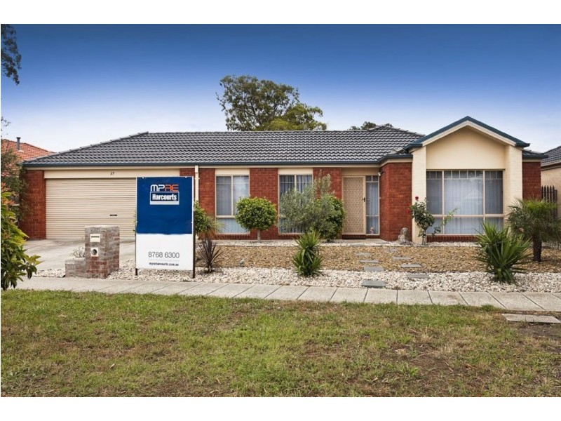 37 Henry Lawson Drive, Lynbrook VIC 3975