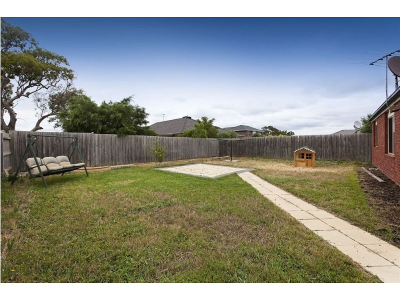 37 Henry Lawson Drive, Lynbrook VIC 3975