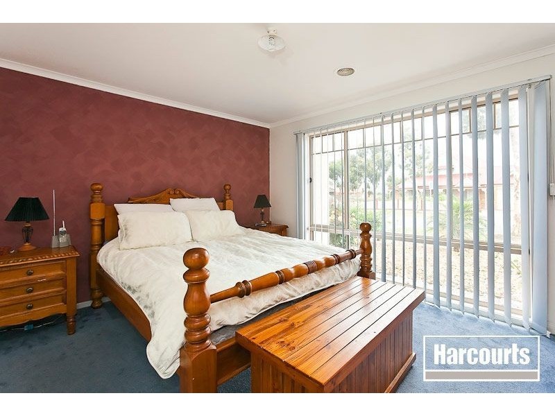 37 Henry Lawson Drive, Lynbrook VIC 3975