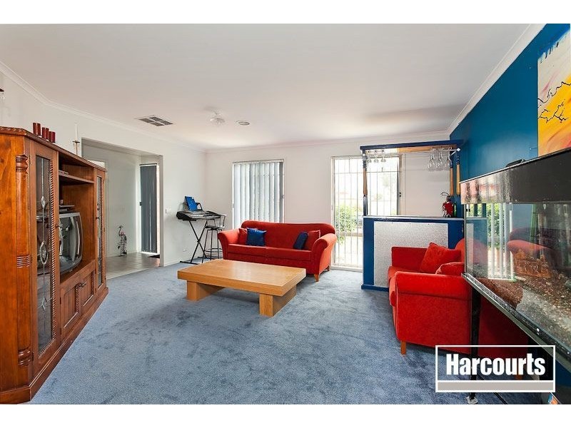 37 Henry Lawson Drive, Lynbrook VIC 3975