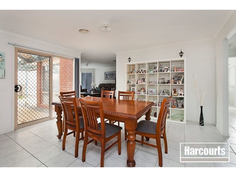 37 Henry Lawson Drive, Lynbrook VIC 3975
