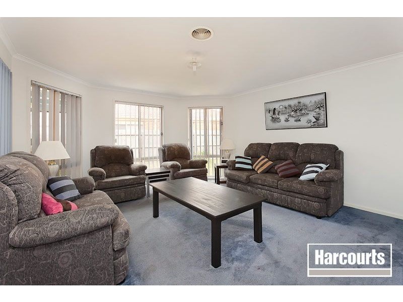 37 Henry Lawson Drive, Lynbrook VIC 3975