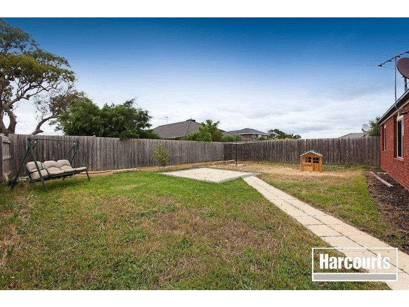 37 Henry Lawson Drive, Lynbrook VIC 3975