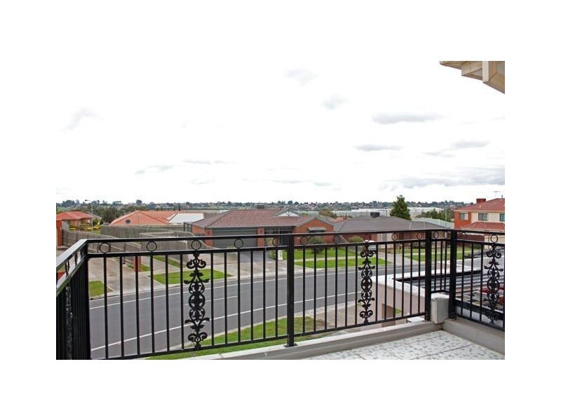 1/96 Hinrichsen Drive, Hallam VIC 3803