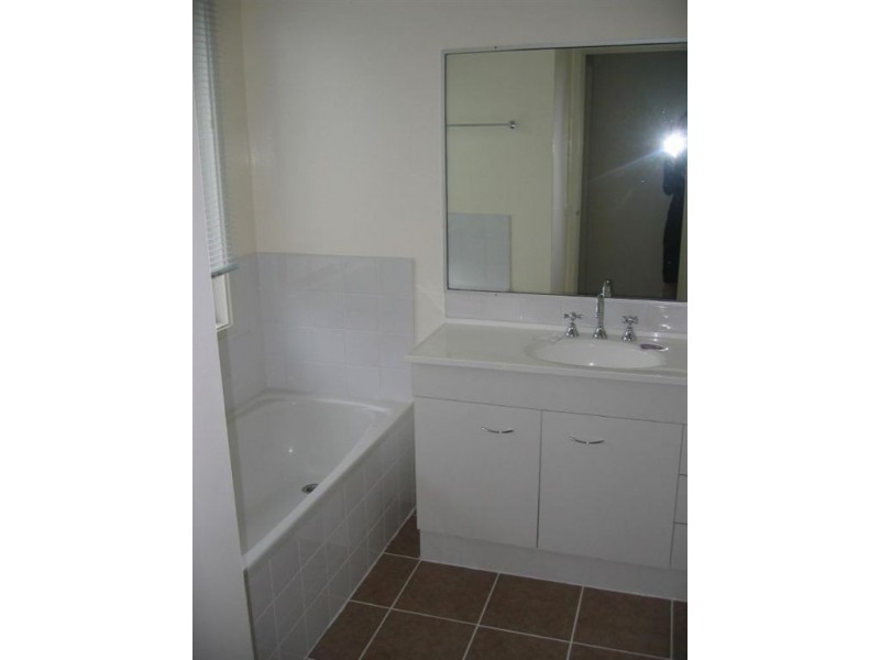 8 Verona Drive, Hampton Park VIC 3976