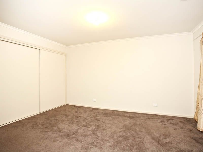 8 Desert Rose Court, Cranbourne North VIC 3977