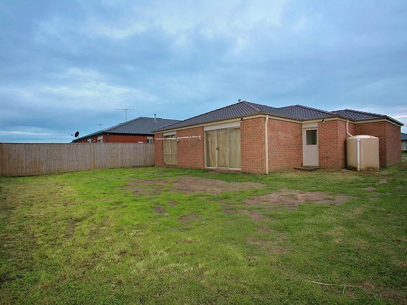 8 Desert Rose Court, Cranbourne North VIC 3977