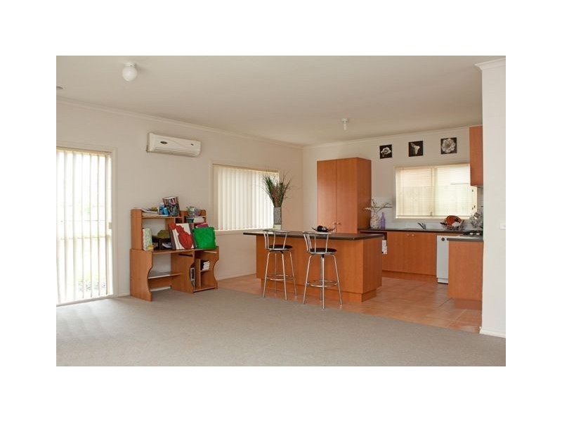 6 Boldrewood Place, Lynbrook VIC 3975