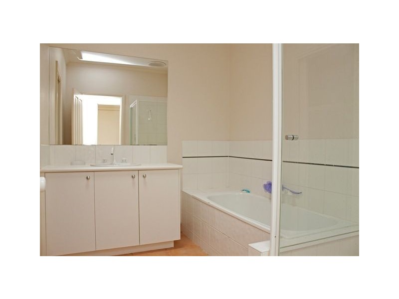 6 Boldrewood Place, Lynbrook VIC 3975