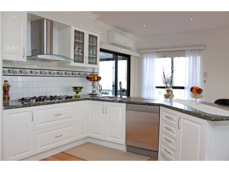 24 Highland Drive, Pakenham VIC 3810