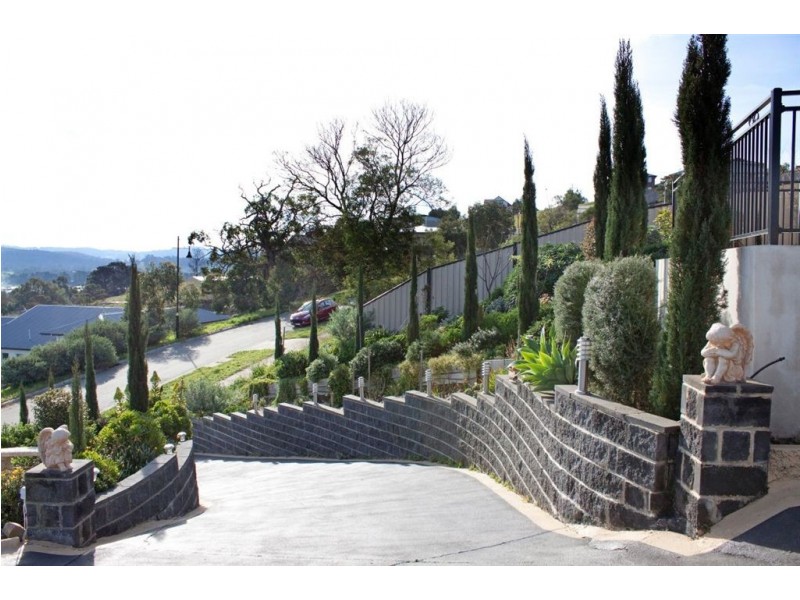 24 Highland Drive, Pakenham VIC 3810