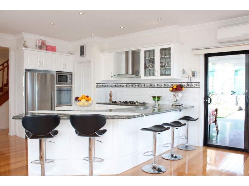 24 Highland Drive, Pakenham VIC 3810