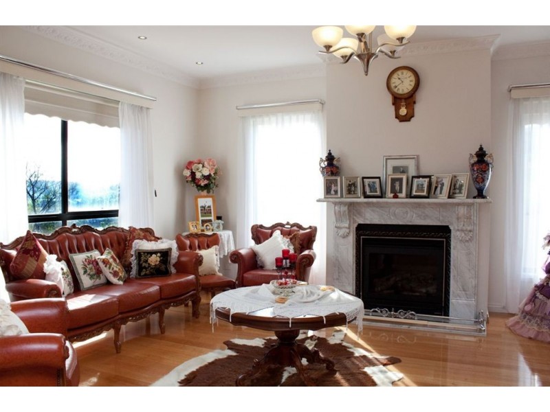 24 Highland Drive, Pakenham VIC 3810