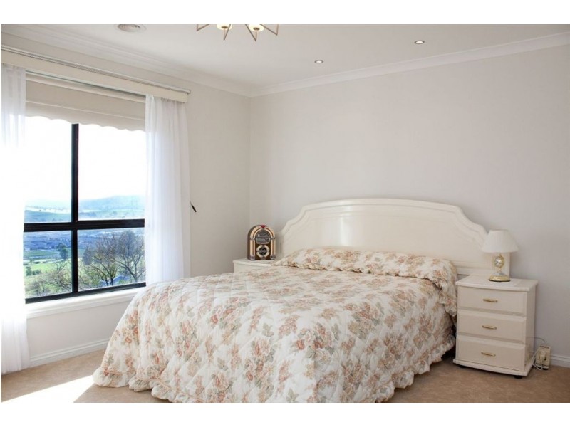 24 Highland Drive, Pakenham VIC 3810