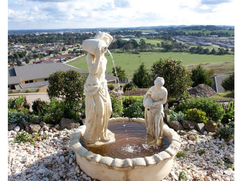 24 Highland Drive, Pakenham VIC 3810