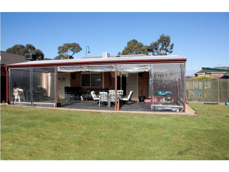 20 Henry Lawson Drive, Lynbrook VIC 3975