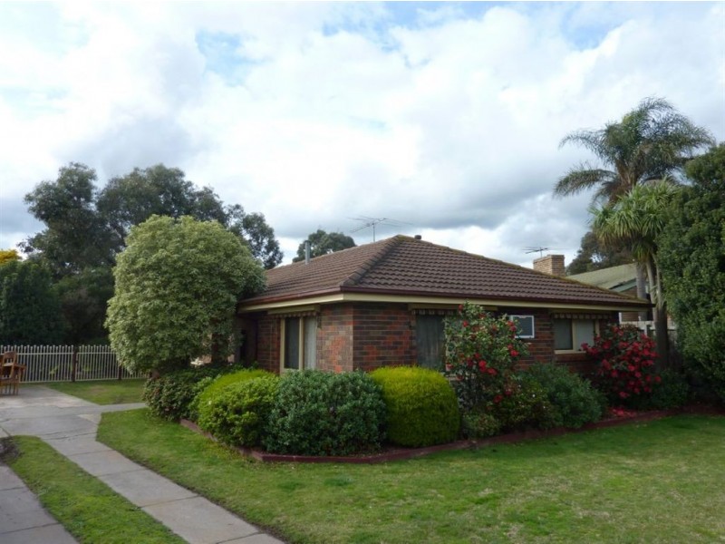 12 Flinders Court, Cranbourne North VIC 3977