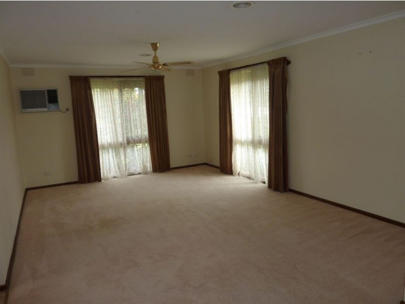 12 Flinders Court, Cranbourne North VIC 3977