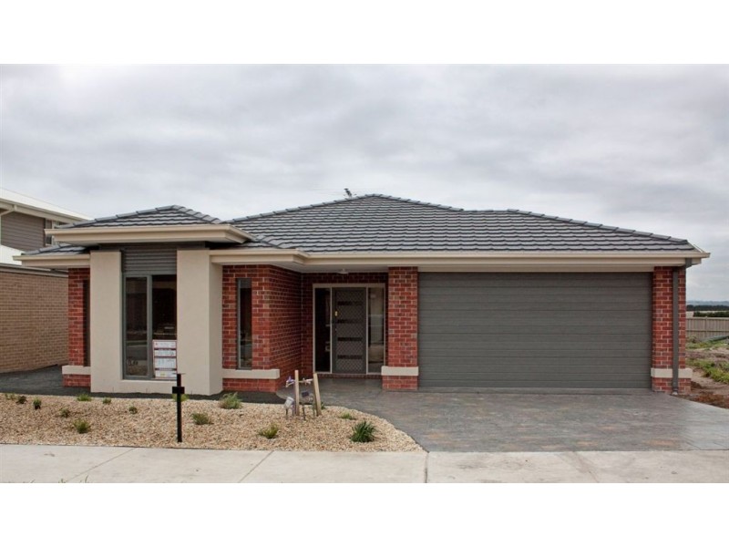 41 Nature Circuit, Cranbourne North VIC 3977