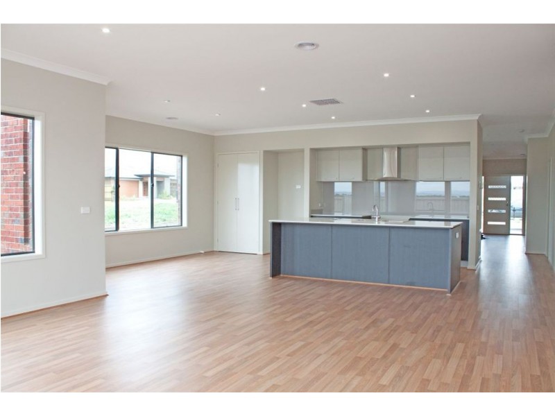 41 Nature Circuit, Cranbourne North VIC 3977