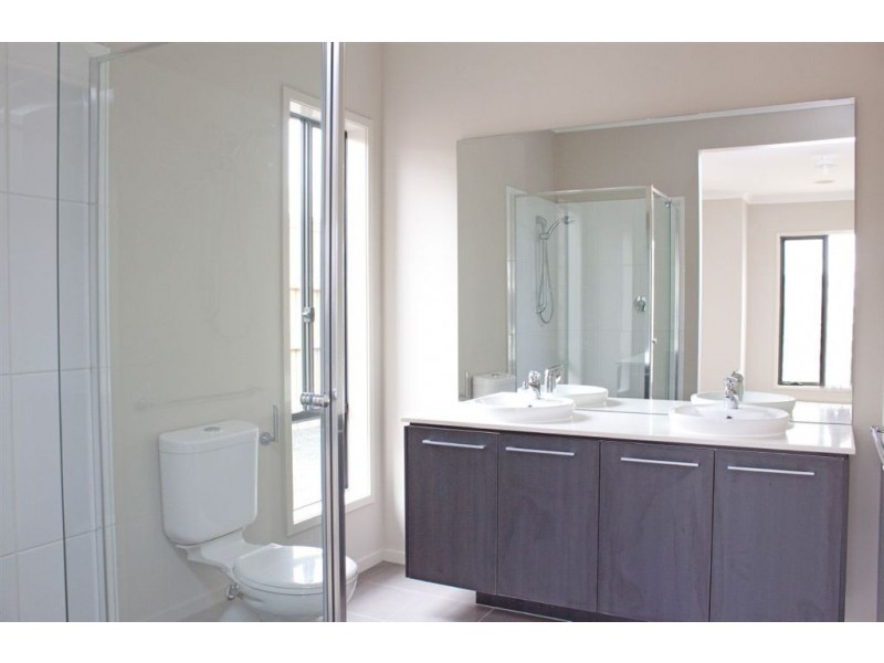 41 Nature Circuit, Cranbourne North VIC 3977