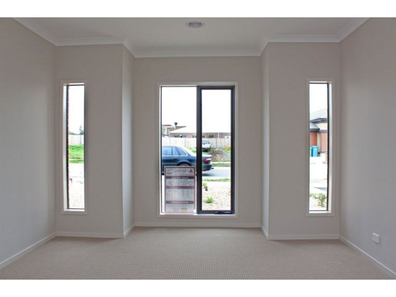 41 Nature Circuit, Cranbourne North VIC 3977