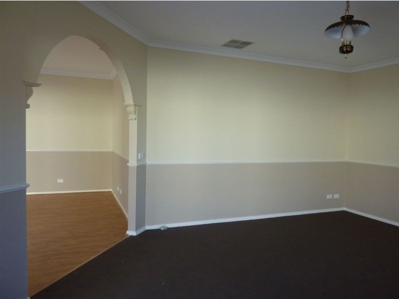 15 Baynton Crescent, Lynbrook VIC 3975