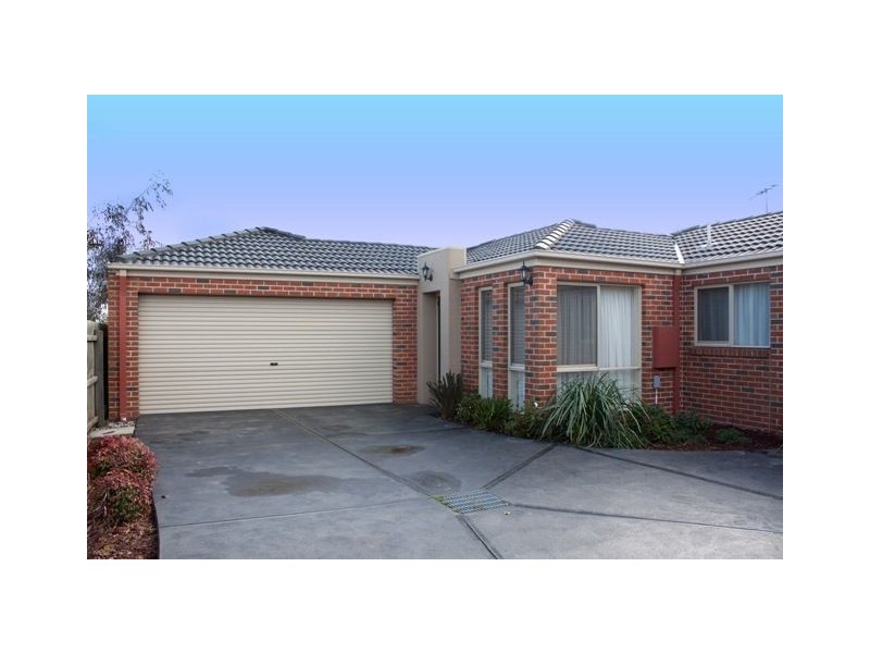 2b 24 Silver creek Drive, Lynbrook VIC 3975