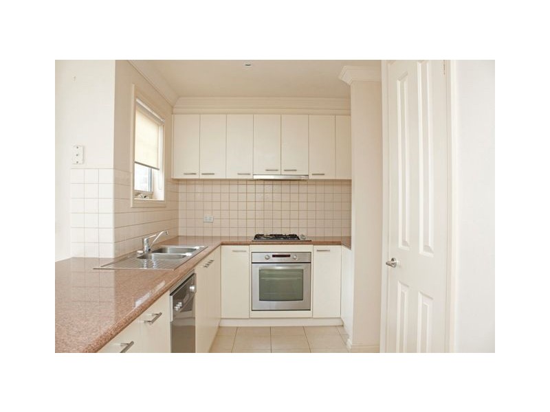 2b 24 Silver creek Drive, Lynbrook VIC 3975