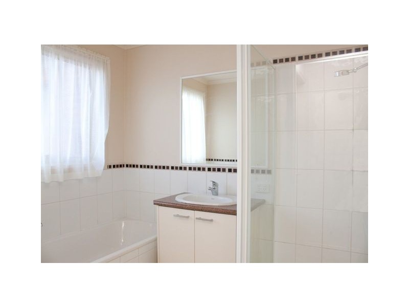 2b 24 Silver creek Drive, Lynbrook VIC 3975