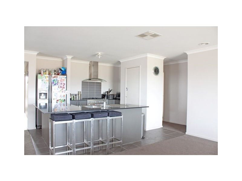 19 Blue Peppermint Crescent, Lyndhurst VIC 3975