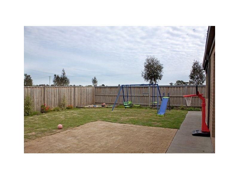 19 Blue Peppermint Crescent, Lyndhurst VIC 3975