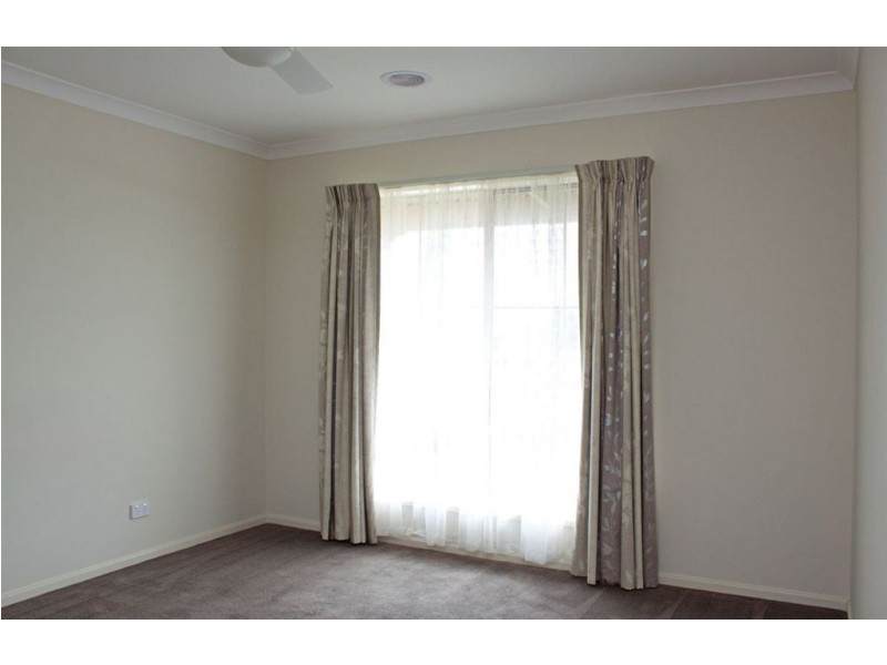 198 Paterson Drive, Lynbrook VIC 3975